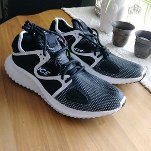 NWT Adidas Bounce Shoes!